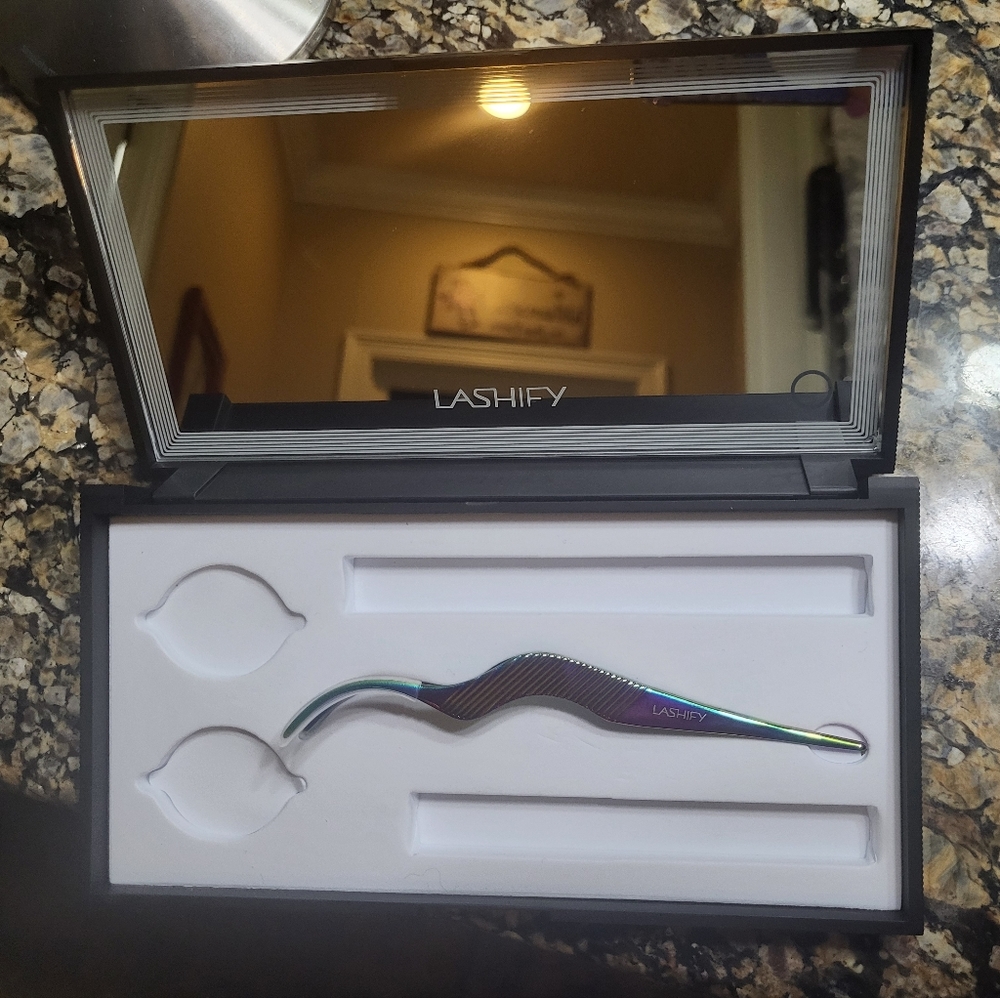 Lashify LED Control Kit Case And Petite hologram Wand